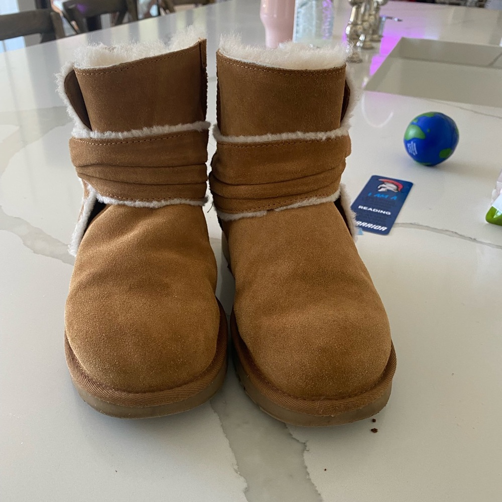 Ugg ankle booted